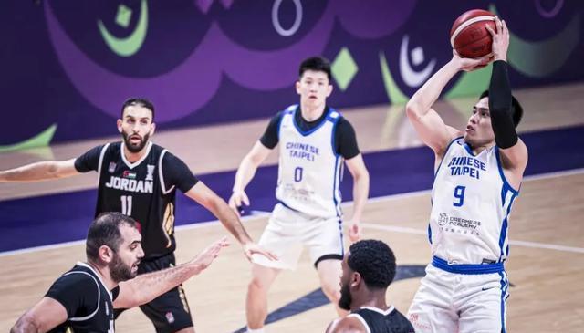 晋级八强, 东道主出局, src