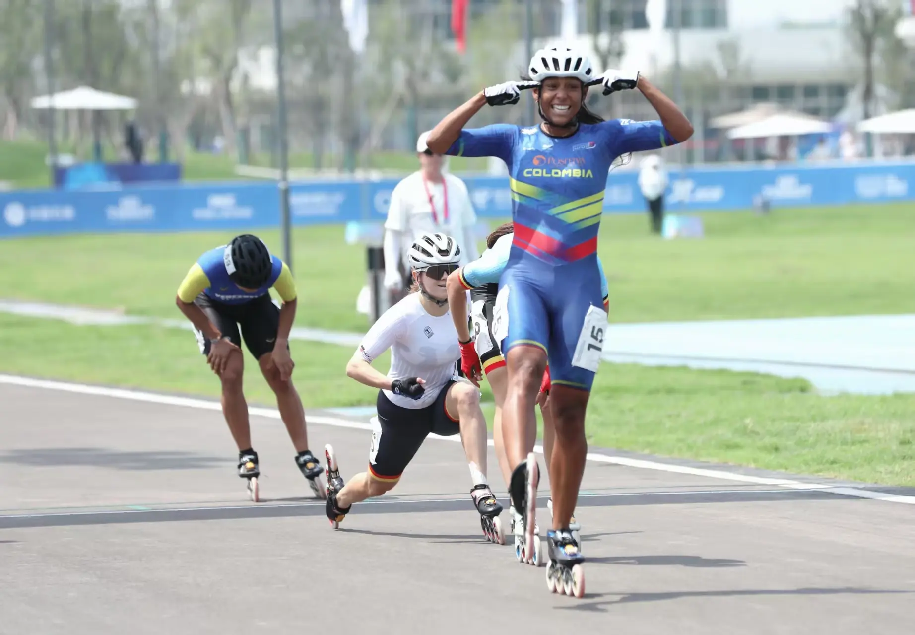 最后一个积, alt